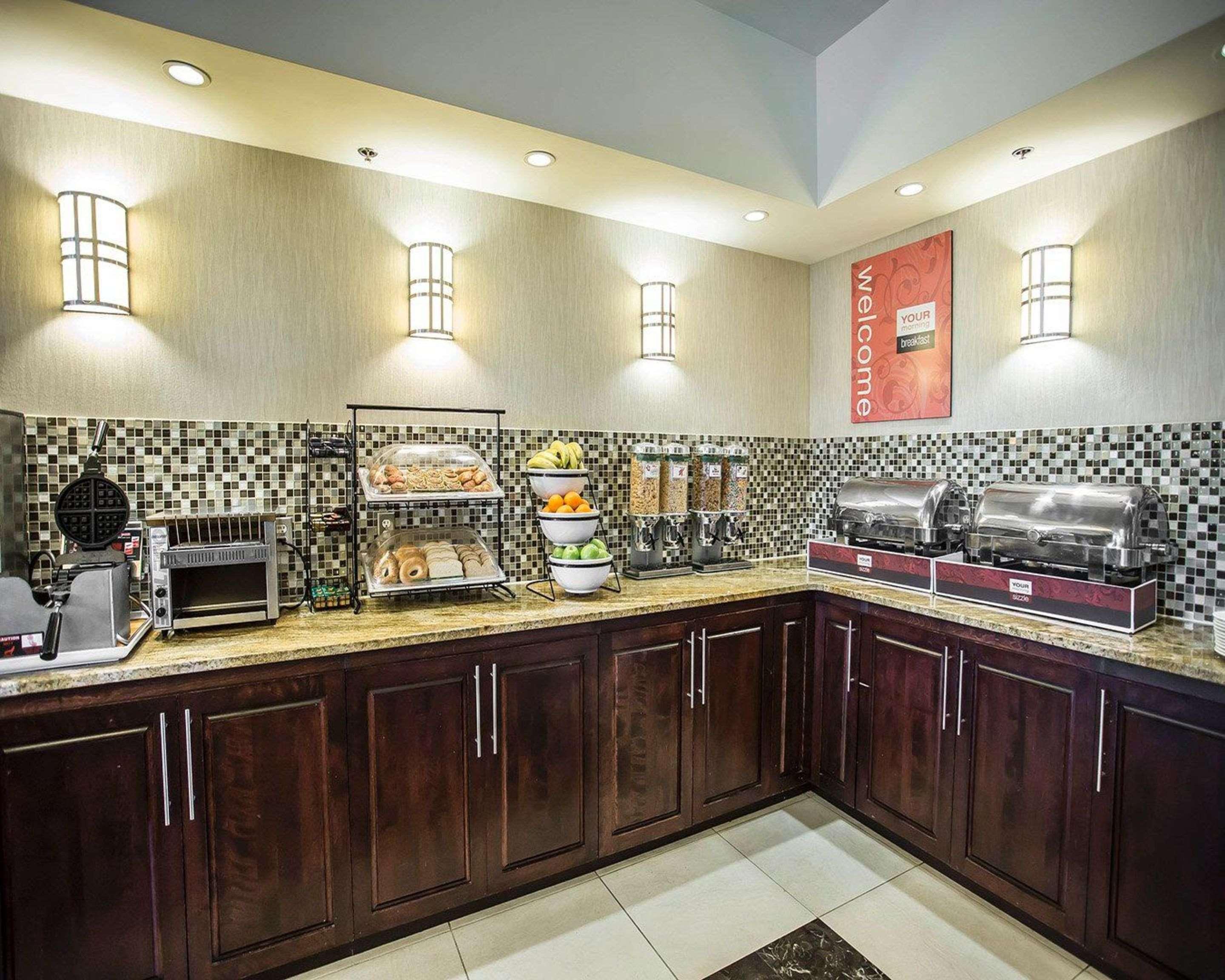 Comfort Hotel Bayer'S Lake Timberlea Εξωτερικό φωτογραφία