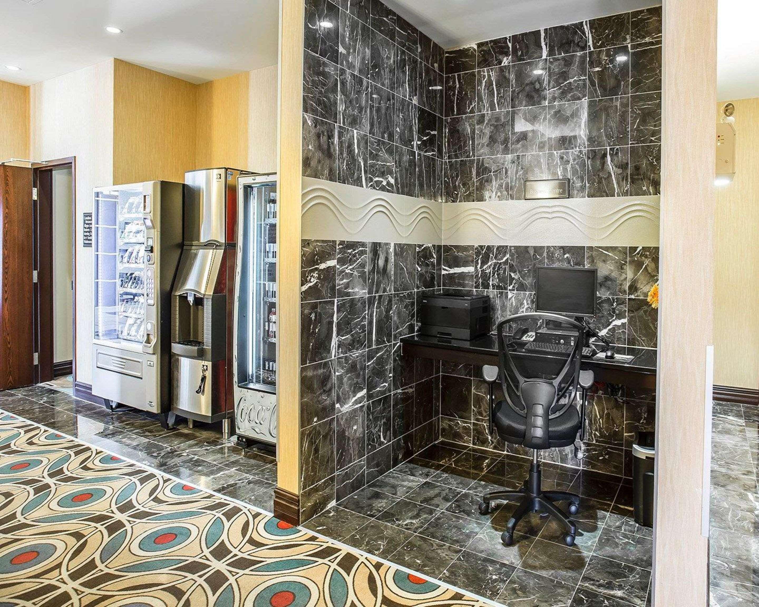 Comfort Hotel Bayer'S Lake Timberlea Εξωτερικό φωτογραφία