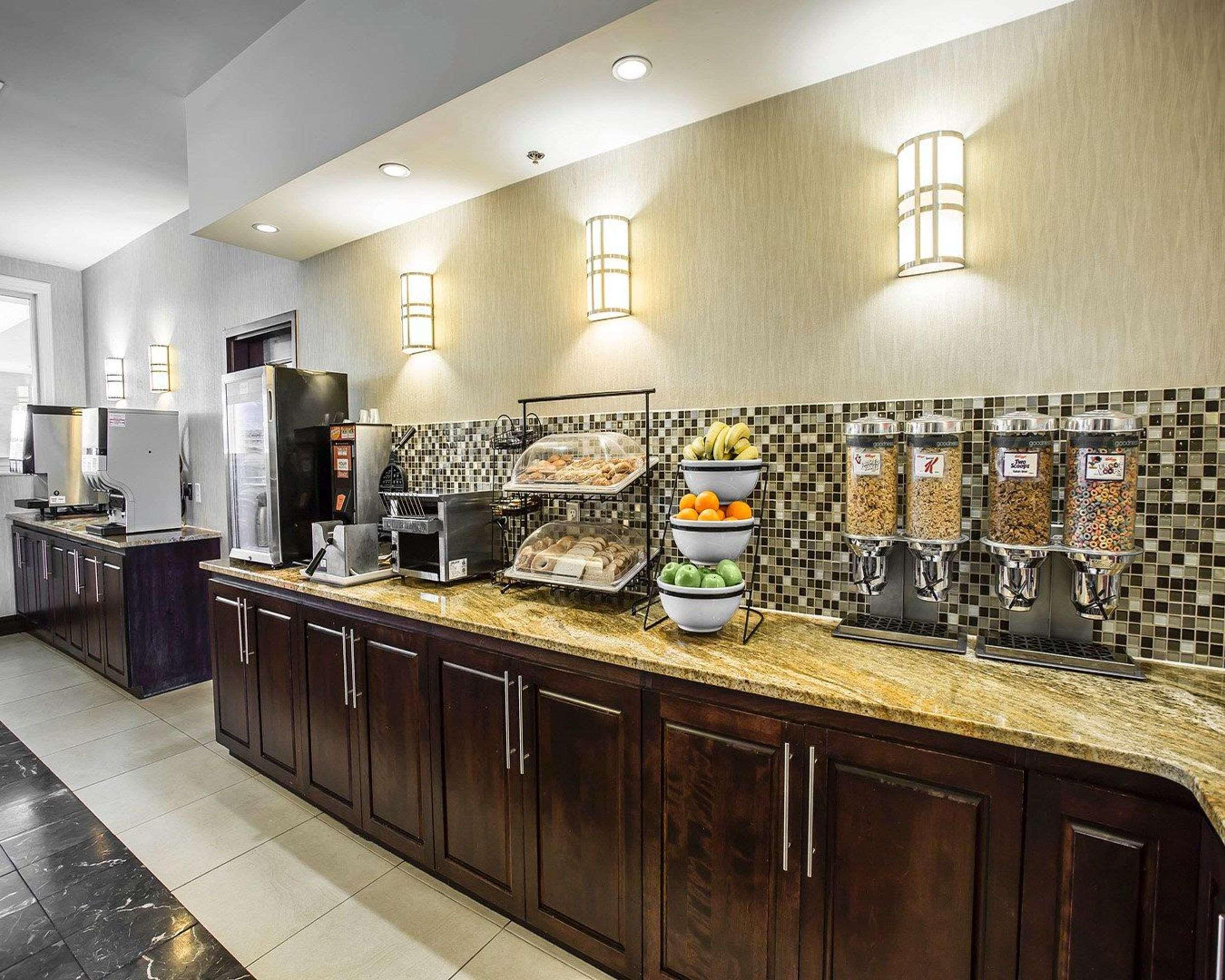 Comfort Hotel Bayer'S Lake Timberlea Εξωτερικό φωτογραφία