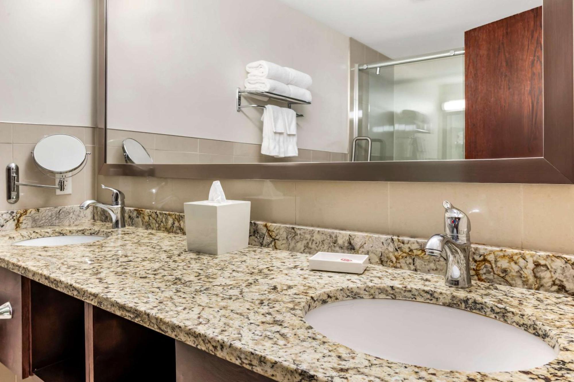 Comfort Hotel Bayer'S Lake Timberlea Εξωτερικό φωτογραφία