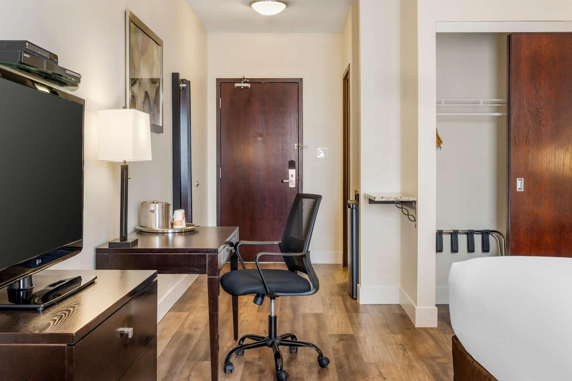 Comfort Hotel Bayer'S Lake Timberlea Εξωτερικό φωτογραφία