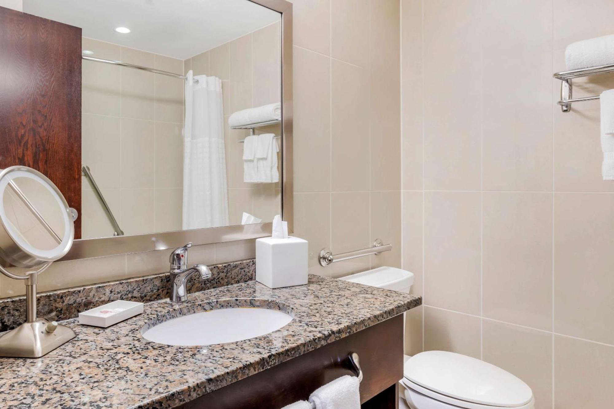 Comfort Hotel Bayer'S Lake Timberlea Εξωτερικό φωτογραφία